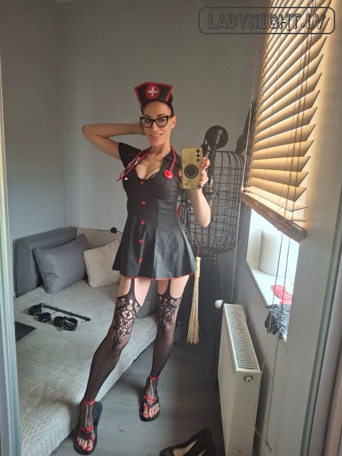 MISTRESS JULIA