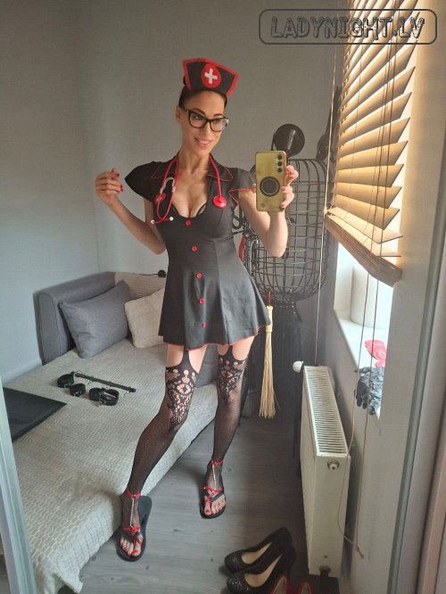 MISTRESS JULIA